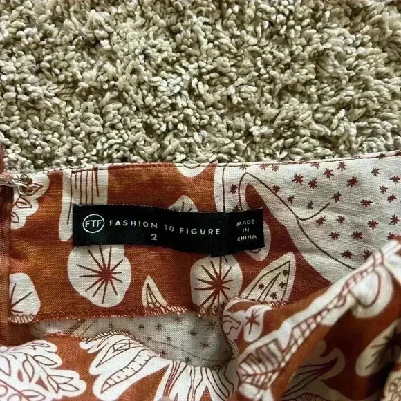 Fashion To Figure Blythe Faux Wrap Printed Skirt size 2 - Picture 8 of 10